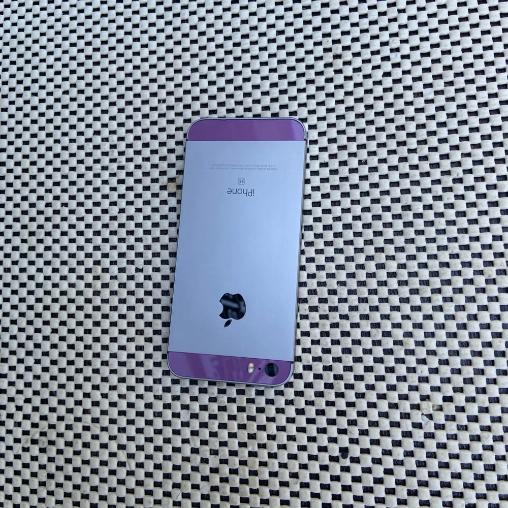 iPhone SE Custom Purple 32gb Unlocked Mint Condition